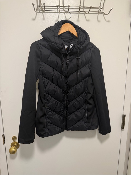 Dkny Jackets & Blazers - DKNY Black soft shell puffer jacket size medium M